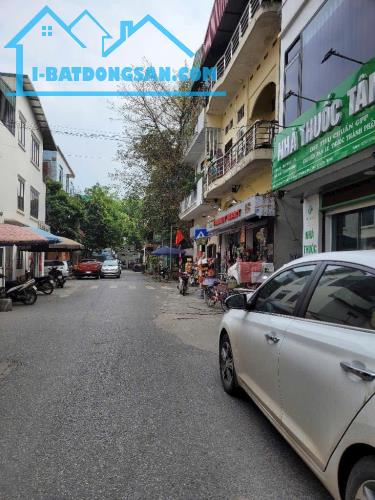 Nhà dân xây chắc chắn mặt ngõ oto thông qua nhà kinh doanh dòng tiền