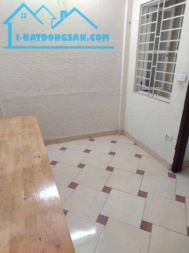 Cho thuê nhà ngõ 1 Bùi Xương Trạch, Thanh Xuân, 4 tầng x 35m2, 3 ngủ, 9 Triệu KD on, ở - 2