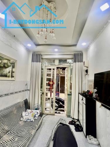 .5 TỶ NHÀ QUẬN 5 - HẺM LỚN THÔNG SANG TRẦN BÌNH TRỌNG - 32M2 ĐÚC BTCT 3 TẦNG ĐẸP - 1