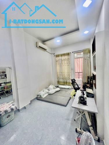 .5 TỶ NHÀ QUẬN 5 - HẺM LỚN THÔNG SANG TRẦN BÌNH TRỌNG - 32M2 ĐÚC BTCT 3 TẦNG ĐẸP - 5
