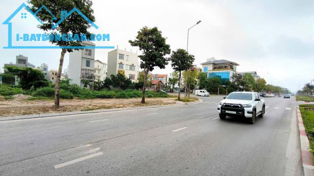 Bán đất TMDV mặt đường Trường Chinh, ph Tứ Minh, TP HD, 500m2, mt 20m, giá tốt