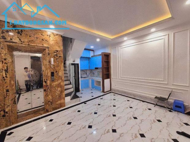 Cho thuê nhà Kim Giang, Thanh Xuân có THANG MÁY 45m x 6T, MT 5M giá 18.5 triệu