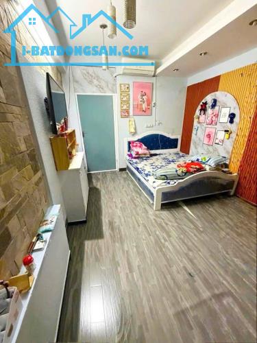 QUẬN 7 - PHƯỜNG TÂN KIỂNG. 240m2 - 7 PHÒNG - DÒNG TIỀN KHỦNG - NHỈNH 10T - 4
