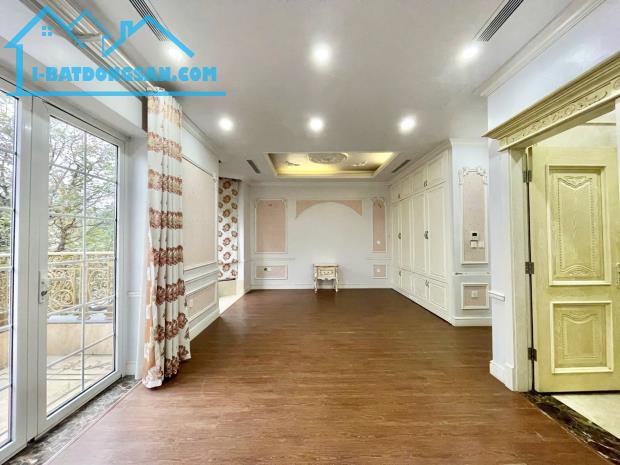 ĐẲNG CẤP! BÁN BIỆT THỰ CIPUTRA KHU Q - 480M² - MT 12M - GARA Ô TÔ - THANG MÁY - GIÁ 148 TỶ - 3