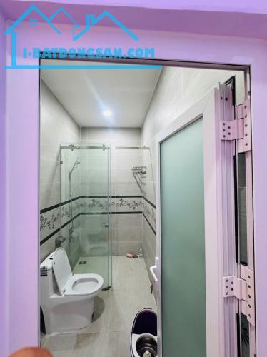 Bán nhà mặt phố Minh Phụng, Q.11, 106m², 14..x tỷ, sổ hồng 
急售：140亿-明凤街106㎡-3层-11区-红本 - 2