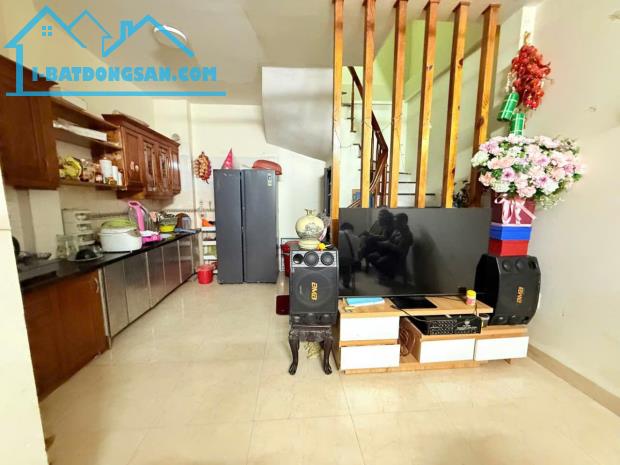Bán Nhà Định Công Hạ - Trần Hòa , DT42m ,Giá Hơn 7 tỷ , oto Đỗ Cổng , Ngõ Nông