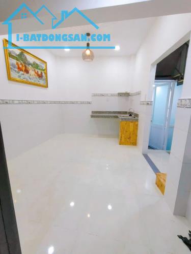 Bán nhà mới 3 lầu lô nhì Tôn Đản Q.4 chỉ 1Tỷ950 - 1