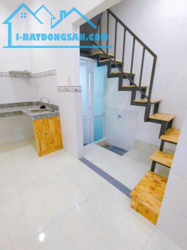Bán nhà mới 3 lầu lô nhì Tôn Đản Q.4 chỉ 1Tỷ950 - 2