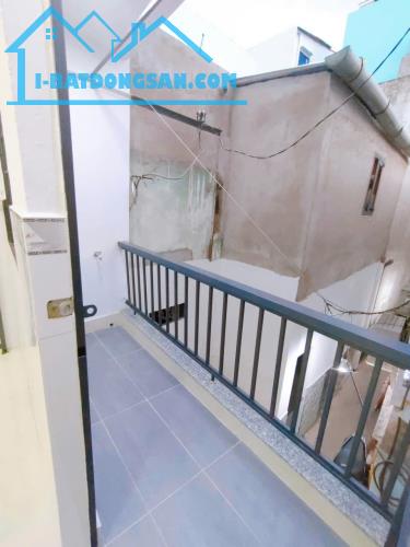 Bán nhà mới 3 lầu lô nhì Tôn Đản Q.4 chỉ 1Tỷ950 - 4