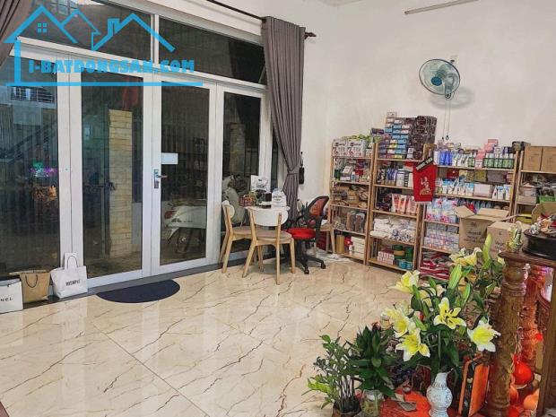 ♣ Nhà Kiệt hơn 3m Hoàng Diệu, 66m2, ngang 5.4m, vuông, 3 tầng cứng sạch, 3.xx tỷ