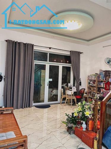 ♣ Nhà Kiệt hơn 3m Hoàng Diệu, 66m2, ngang 5.4m, vuông, 3 tầng cứng sạch, 3.xx tỷ - 2