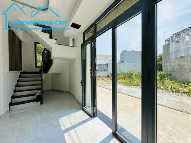 Bán nhà 89,9m2 mới xây TĐC Đất Lành - 1
