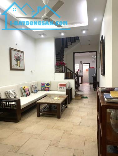 BÁN NHÀ NGÕ TO NHƯ PHỐ - 463 ĐỘI CẤN - 64M2 - 5 TẦNG - GẦN PHỐ - GẦN Ô TÔ - 17 TỶ
