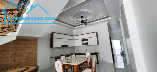Nhà hẻm thị trấn Đức Hòa dt 145m2 1 lầu 3pn 3wc giá 3 tỷ - 3