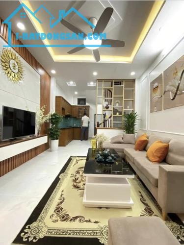 NHÀ 4 TẦNG - BÁT KHỐI ( GIA LÂM) - Ô TÔ  VÀO NHÀ - SÂN ĐỂ Ô TÔ  - 10M RA PHỐ - CHỈ HƠN 4 T