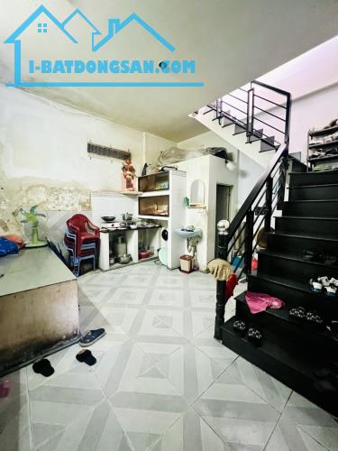 Bán gấp nhà hẻm xe hơi, diện tích lớn 100m Hòa Bình- Tân Phú chỉ 6.x tỷ, khu sầm uất.