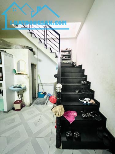 Bán gấp nhà hẻm xe hơi, diện tích lớn 100m Hòa Bình- Tân Phú chỉ 6.x tỷ, khu sầm uất. I