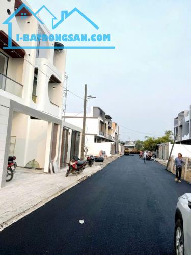 CẦN BÁN 3 CĂN NHÀ VỪA HOÀN THIỆN - CÓ SẴN NỘI THẤT - Ở TP HCM ! - 1