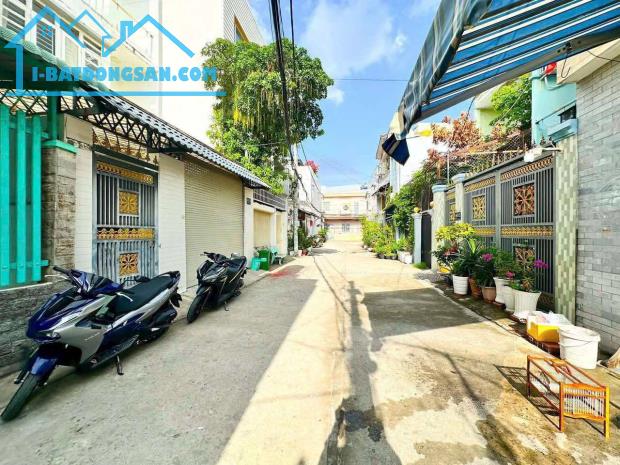 Bán nhà mới hoàn thiện tại TT Nhà Bè - DT: 5M x 9M - Giá: 4Tỷ 390 - 1