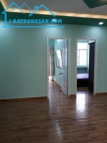 Cần cho thuê chung cư Bàu Cát 2 Thang bộ 55m 2PN 1WC giá 7,5 triệu