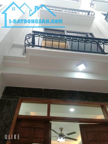 BÁN NHÀ QUANG TIẾN NAM TỪ LIÊM LÔ GÓC GẦN Ô TÔ 40M, 4 TẦNG, 5 NGỦ, GIÁ 6,2 TỶ.