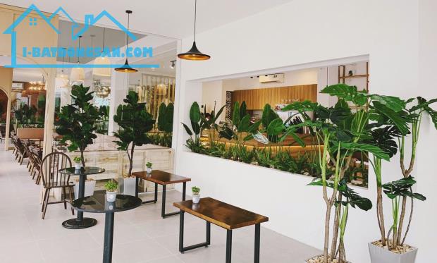BÁN NHÀ MẶT PHỐ ĐẶNG VĂN NGỮ, ĐỐNG ĐA - 210M² - 2 MẶT TIỀN - THANG MÁY - KD TỐT - GIÁ 99 - 2