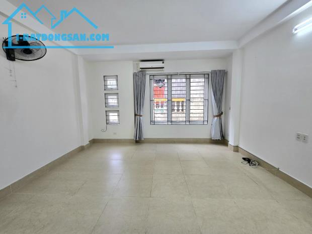 Bán nhà Tân Mai – 35m² – 5 tầng – mặt tiền rộng 4.9m – gần ô tô – giá 7.5 tỷ - 2