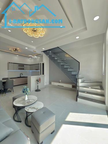 NHÀ LẦU XÂY MỚI GẦN KDL BỬU LONG GIÁ 2TYXXX - 2