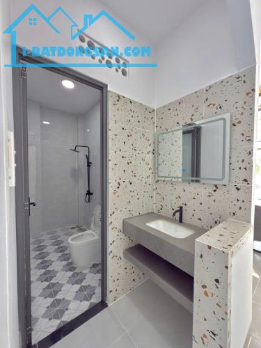 NHÀ LẦU XÂY MỚI GẦN KDL BỬU LONG GIÁ 2TYXXX - 4