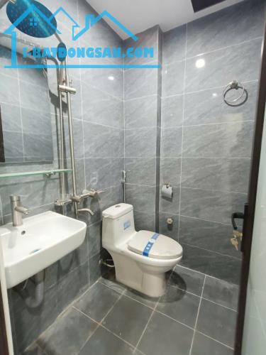 Nhà mới đét -  Ở kết hợp cho thuê - 8 phòng ngủ - có  ban công