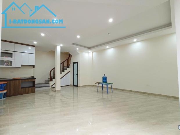 Nhà mới đét -  Ở kết hợp cho thuê - 8 phòng ngủ - có  ban công - 1
