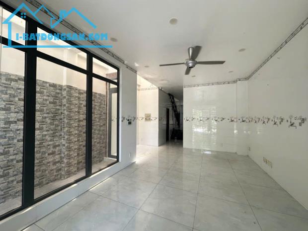 Nhà 3 tầng xây tâm huyết – hẻm tải tránh - Thạnh Lộc Quận 12 – ngang 5m – giá 5.7 tỷ