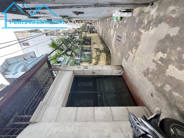 Bán nhà đất tặng nhà 4T Hồng Tiến. 68m x 4m, nở hậu, lô góc, ngõ thông giá 12 tỷ có tl.