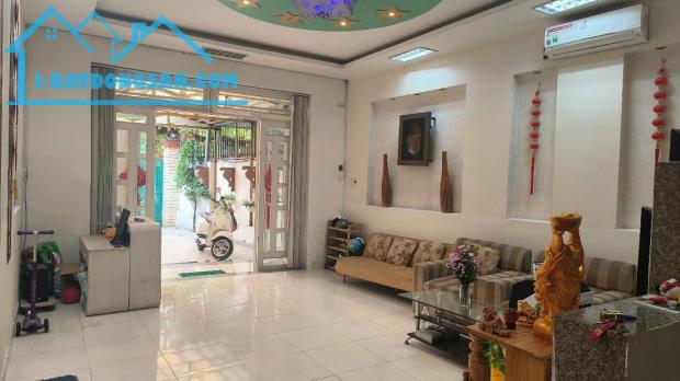 Nhà 3 tầng đúc - Ngộp Bank 6.2tỷ Bán 6.6tỷ - 2