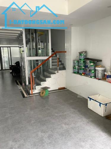 **Bán nhà mặt tiền phường 4 Tân Bình, mặt tiền Hoàng Việt, (5*13) 3 lầu - 2