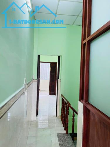chủ nhà cần tiền bán gấp nhà 100m2 hà đặc Q12