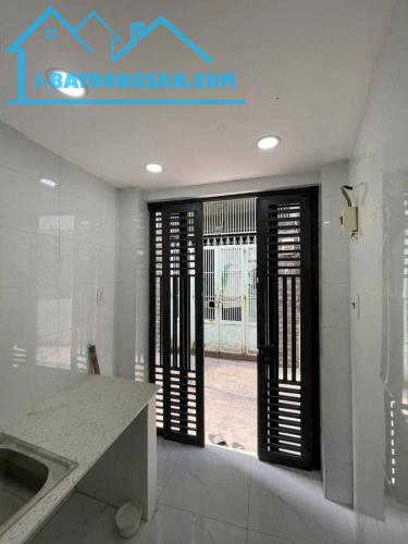 Nhà Đẹp Giá Rẻ Trung Tâm Quận 10 – 3 Tầng Chỉ 1.2 Tỷ, Sổ Hồng Riêng" nở hậu
