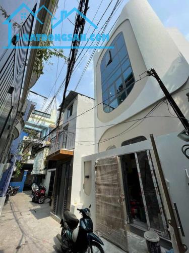 Nhà Đẹp Giá Rẻ Trung Tâm Quận 10 – 3 Tầng Chỉ 1.2 Tỷ, Sổ Hồng Riêng" nở hậu - 1