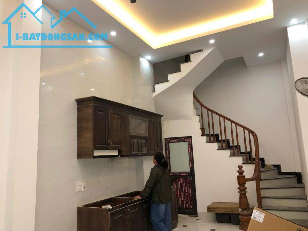 Cần bán nhà tại phố Hoàng Mai, quận Hoàng Mai nhà mới ở luôn