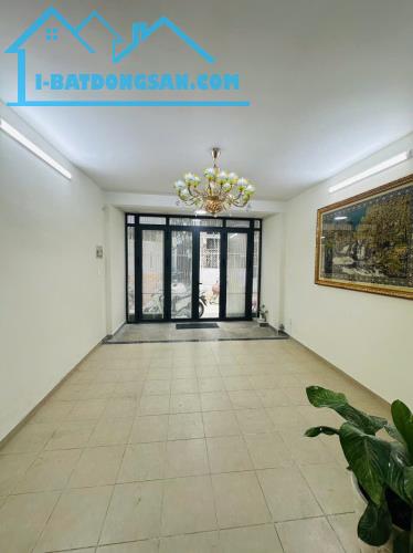 Bán Nhà HXH Đường Cách Mạng Tháng Tám, Phường 12, Quận 10. Diện tích: 3.8m x 9m, Giá chỉ - 1