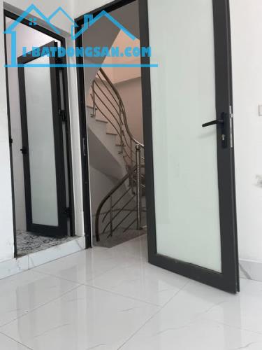 Cho thuê căn hộ ngõ 214 Nguyễn Xiển, Thanh Xuân, tầng 4 giá 3tr2 - 1
