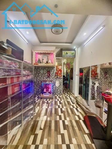 MẶT TIỀN ĐƯỜNG P8 QUẬN 8 - NGAY CẦU CHỮ Y - GIÁP QUẬN 1 - 3X15M - 2 TẦNG LÔ GÓC - 5.8 TỶ - 2