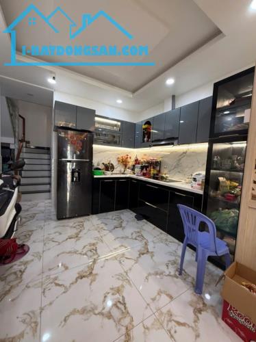 QUẬN 8 NGAY CẦU CHÀ VÀ KẾ QUẬN 5 - DT GẦN 60M2 CN ĐỦ - NỞ HẬU TÀI LỘC - HẺM THÔNG - 5.4 TỶ - 1