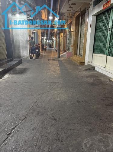 QUẬN 8 NGAY CẦU CHÀ VÀ KẾ QUẬN 5 - DT GẦN 60M2 CN ĐỦ - NỞ HẬU TÀI LỘC - HẺM THÔNG - 5.4 TỶ - 5