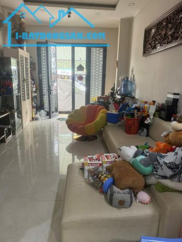 bán nhà mặt tiền Nguyễn thị minh khai , PHường Phước Hòa 

dt 40,68m² Gi.á bá.n: 9 T.Ỷ - 1