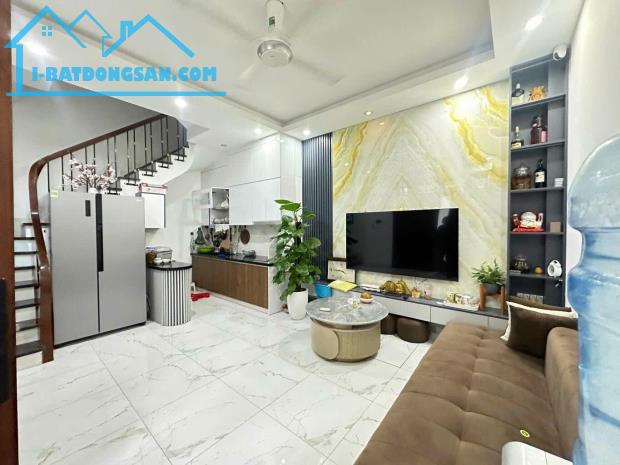 Lạc Long Quân 32m2 x Mặt tiền 6M - Nhà gần mặt phố. Trước nhà thoáng sáng. - 1