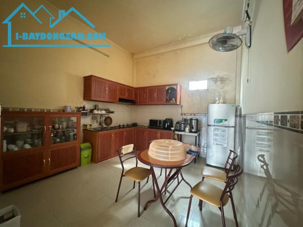 CHỦ KẸT TIỀN GẤP BÁN, MỄ CỐC NHÀ KIÊN CỐ 3 TẦNG DT 44.3M2 (3.9 X15M) CHỈ 4.5 TY