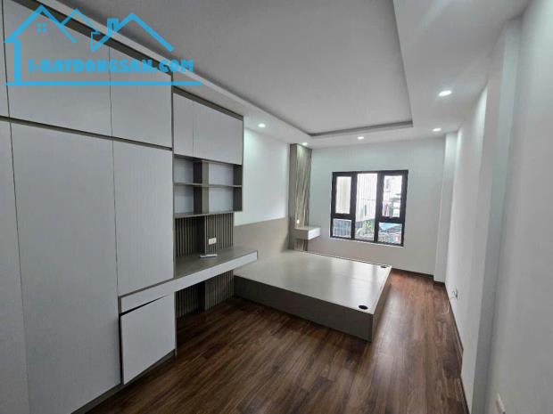 Hoàng Cầu 30m2 x 6 tầng - Lô góc 2 thoáng - Ngõ nông, gần ô tô dừng đỗ. - 1
