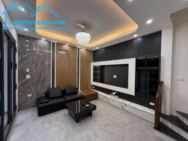 Bán nhà Gia Thụy Long Biên, Hà Nội. DT: 46m2, 6 tầng thang máy, giá hơn 8 tỷ.