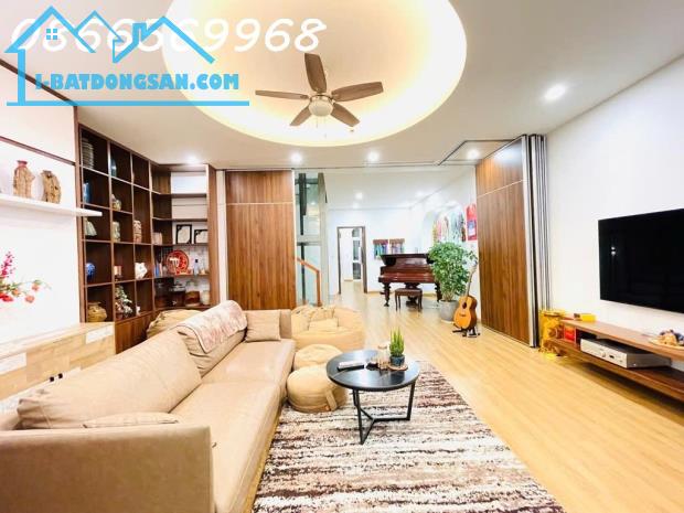 BÁN TÒA NHÀ LÔ GÓC PHỐ THÁI HÀ - 138M² x 6 TẦNG THANG MÁY - GARA Ô TÔ - KD SẦM UẤT - GIÁ